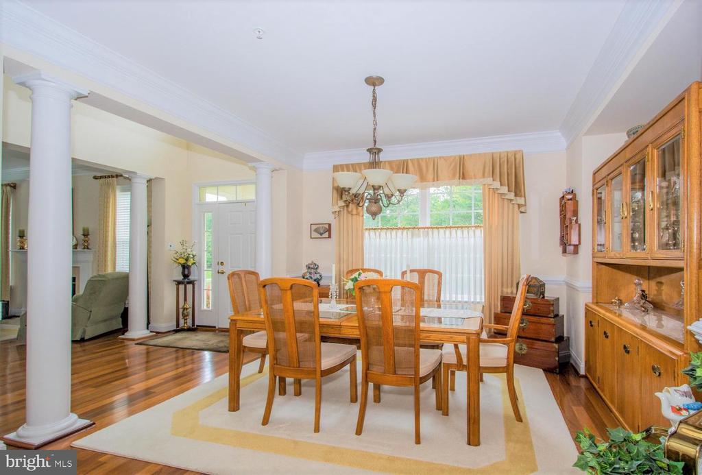 7673 PORCELAIN TILE COURT